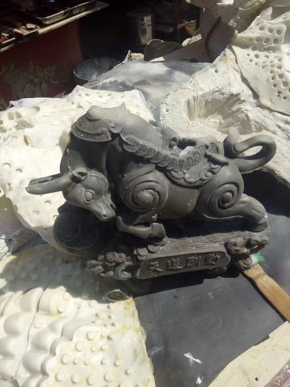 如何使用工業(yè)級(jí)模具硅膠制作模具？